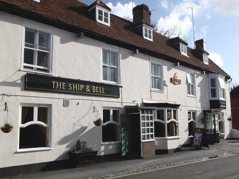 Ship And Bell Hotel Horndean Exterior photo